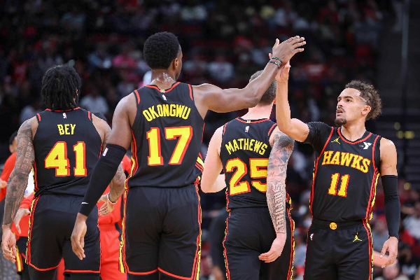 43+11+9难救主！特雷杨复出空砍，鲍尔8记三分创纪录，黄蜂爆冷擒老鹰